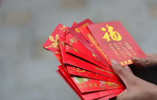 Red Lunar New Year envelopes symbolizing Alibaba’s Qwen AI app promotion during the holiday season